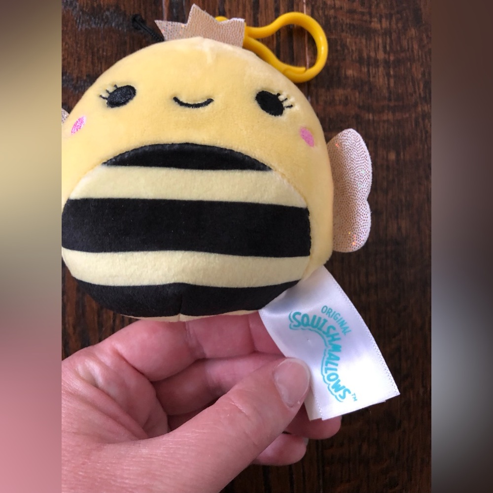 Squishmallows 4” Sunny the Queen Bee Clip-On Plush Keychain RARE - NWOT! - Picture 4 of 6